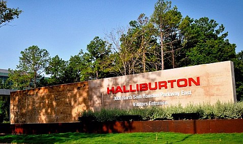 La empresa de servicios petroleros Halliburton ganó 1.096 millones en 2025, un 48,7% menos por atípicos