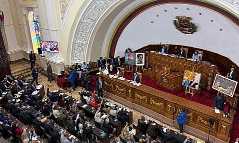El Parlamento venezolano aprueba en primera lectura la ley para la explotación petrolera al sector privado
