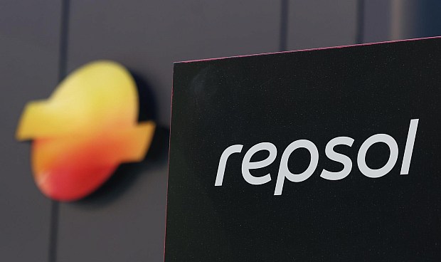 Competencia ha sancionado a Repsol Comercial de Productos Petrol&iacute;feros, Solred y Campsa Estaciones de Servicio por aplicar una pol&iacute;tica comercial "de estrechamiento de m&aacute;rgenes abusivo", en perjuicio de las estaciones de servicio independientes que compiten con las de Repsol.