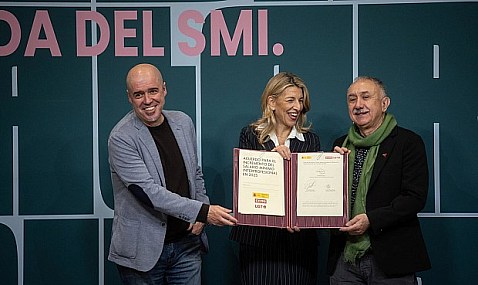 D&iacute;az firma este lunes con CCOO y UGT la subida del SMI para 2026 en presencia de Pedro S&aacute;nchez