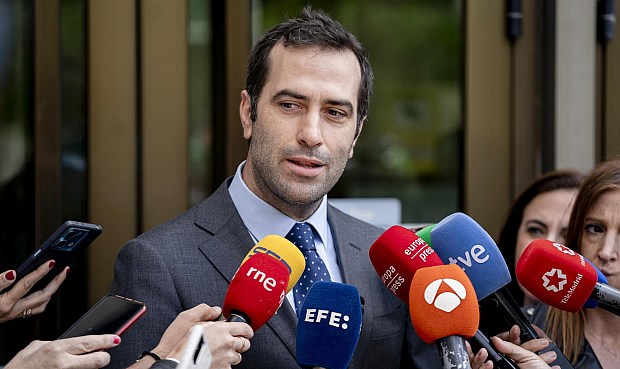 "Estamos haciendo un seguimiento y una monitorizaci&oacute;n continua para intentar anticipar posibles efectos negativos y reaccionar si es que fuera necesario", ha afirmado el ministro en Bruselas, tras constatar el repunte registrado en el petr&oacute;leo y el gas en los mercados internacionales.