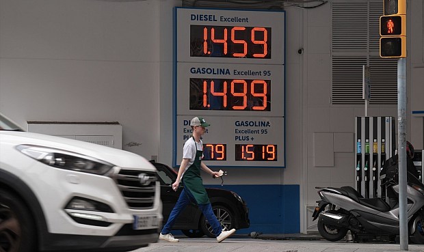 Mientras, no hay indicios de que la guerra vaya a cesar e incluso ha habido cruces de amenazas de ataques contra la infraestructura petrolera. 