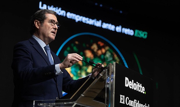 En declaraciones a la prensa en el marco de un acto sobre transici&oacute;n energ&eacute;tica y sostenibilidad organizado por Deloitte, Garamendi ha sugerido, frente a dicha bonificaci&oacute;n, rebajar directamente, en una cantidad, el IVA de las gasolinas.