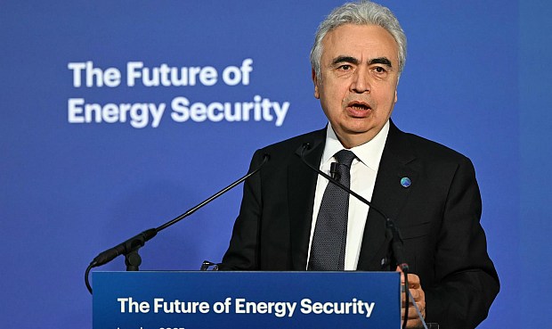"Los pa&iacute;ses de la AIE han decidido por unanimidad lanzar la mayor liberaci&oacute;n de reservas de petr&oacute;leo de emergencia en la historia de nuestra agencia", ha anunciado este mi&eacute;rcoles el director de la AIE, Fatih Birol.