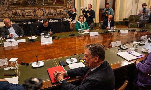 Gobierno dice que prestar&aacute; una "atenci&oacute;n especial" a los sectores m&aacute;s afectados por la crisis, como el campo y el transporte por carretera