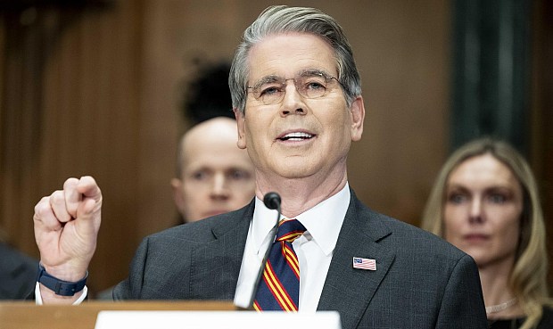 "Estamos viendo cada vez m&aacute;s buques de combustible que empiezan a pasar", ha comentado Bessent en una entrevista con la cadena CNBC, donde ha afirmado que los barcos iran&iacute;es ya han pasado "y lo hemos permitido para abastecer al resto del mundo".