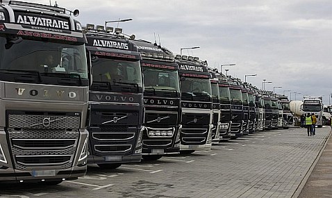 Transportistas gallegos estudian paralizar su actividad por la subida del precio de los combustibles