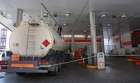 Transportistas, agricultores y ganaderos se descontarán 20 céntimos por litro de combustible hasta junio