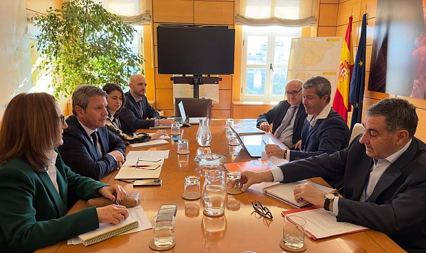 Ministerio y CNTC se han reunido este viernes en la sede del Ministerio en Madrid y han creado una mesa de di&aacute;logo permanente, que se reunir&aacute; por primera vez el pr&oacute;ximo lunes y tambi&eacute;n involucrar&aacute; a representantes de los ministerios de Econom&iacute;a y de Hacienda.