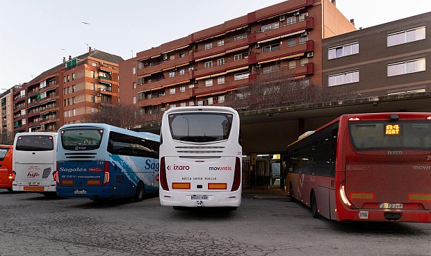 El departamento de Viajeros del Comit&eacute; Nacional del Transporte por Carretera (CNTC), que re&uacute;ne a las principales patronales del sector de autobuses, ha pedido al Gobierno que eleve el descuento actual de 20 c&eacute;ntimos por litro en los carburantes hasta los 25 c&eacute;ntimos.