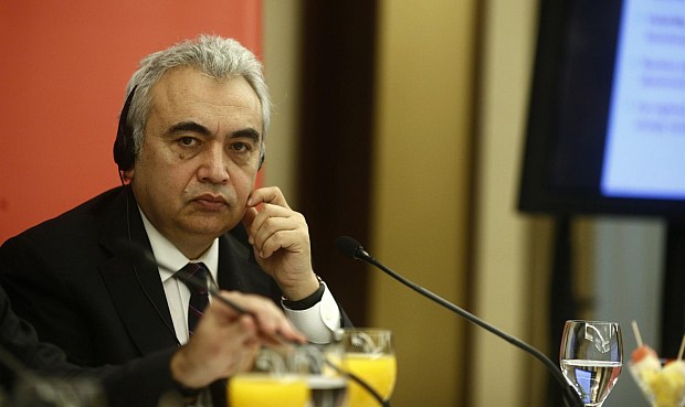 Con las estimaciones m&aacute;s modestas, la p&eacute;rdida de petr&oacute;leo en abril "ser&aacute; el doble que la de marzo", ha anticipado el director de la AIE, a&ntilde;adiendo que esto se reflejar&aacute; en la inflaci&oacute;n y frenar&aacute; el crecimiento econ&oacute;mico en muchos pa&iacute;ses.