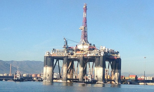 El precio del petr&oacute;leo Brent, de referencia en Europa, sub&iacute;a cerca de un 1% a las 8.05 horas de este lunes y se mov&iacute;a en el entorno de los 110 d&oacute;lares por barril, frente a los 72 d&oacute;lares en los que cotizaba antes del ataque sobre Ir&aacute;n por parte de Estados Unidos e Israel.