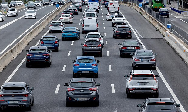 En cuanto a las motorizaciones, el mercado sigue liderado por di&eacute;sel y gasolina, que en conjunto acaparan cerca del 84% de las ventas. 