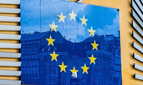 El Gobierno mantendrá la rebaja del IVA a los carburantes como medida "temporal" pese al aviso de Bruselas