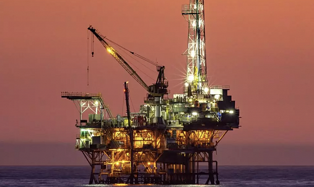 El precio del Brent es la referencia internacional del petr&oacute;leo crudo utilizada para fijar el valor de aproximadamente dos tercios del crudo que se comercia en el mundo. El precio del Brent hoy se sit&uacute;a en torno a 90,67 d&oacute;lares por barril, con un rango de 52 semanas que ha oscilado entre 58,50 y 119,50 d&oacute;lares, y una variaci&oacute;n acumulada en 2026 superior al 61%. Investing.com Cada movimiento de ese precio se transmite al coste del gas&oacute;leo y la gasolina en Espa&ntilde;a en un plazo de d&iacute;as.