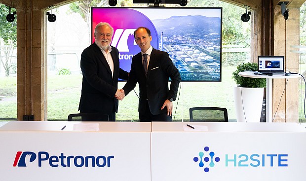 Este acuerdo supone "un importante paso adelante en nuestra hoja de ruta hacia operaciones de refiner&iacute;a m&aacute;s sostenibles y con menores emisiones de carbono".