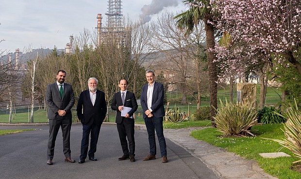 Este acuerdo supone "un importante paso adelante en nuestra hoja de ruta hacia operaciones de refiner&iacute;a m&aacute;s sostenibles y con menores emisiones de carbono".