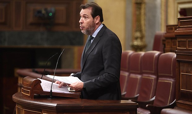 El ministro de Transportes y Movilidad Sostenible, &Oacute;scar Puente, explic&oacute; que el decreto ley se enmarca en la situaci&oacute;n extraordinaria derivada del conflicto en Oriente Medio, que ha aumentado el precio de los combustibles y est&aacute; afectando al sector del transporte, principalmente formado por peque&ntilde;as y medianas empresas.