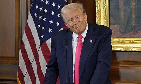 Trump extiende la suspensión de la 'Ley Jones' para abaratar el transporte de petróleo entre puertos de EEUU