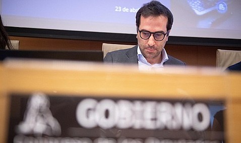 España trasladará a Bruselas la "dificultad" de aprobar la subida al diésel vinculada a los fondos europeos