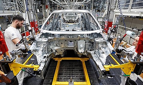 Sernauto pide medidas urgentes para mitigar el impacto del conflicto en Irán en los proveedores