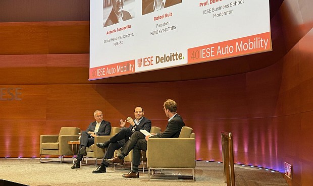 El presidente de Ebro EV Motors, Rafael Ruiz, y el global head of Automotive de Maersk, Antonio Fondevilla, han coincidido en la importancia de cambiar las din&aacute;micas de la cadena de suministro y ser m&aacute;s resilientes frente a los conflictos internacionales, como la guerra en Oriente Medio.