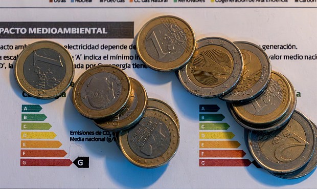Al haber superado los combustibles para veh&iacute;culos personales el 15% en su variaci&oacute;n anual, que es el umbral fijado en el decreto anticrisis, las medidas fiscales sobre carburantes -tipos reducidos IH e IVA y devoluci&oacute;n parcial del gas&oacute;leo profesional- permanecer&aacute;n vigentes hasta el 30 de junio.