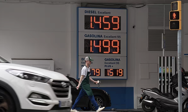 Los hogares en Espa&ntilde;a se han beneficiado hasta el momento de una rebaja del IVA para la luz y el gas del 21% al 10%, una medida que el Gobierno ha adoptado en el decreto anticrisis para hacer frente a los efectos de la guerra en Ir&aacute;n.