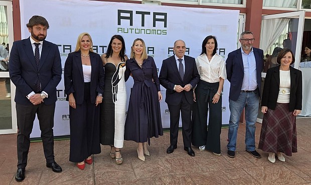 Amor ha dicho que est&aacute;n viviendo "un infierno fiscal" y cada d&iacute;a tienen "m&aacute;s tr&aacute;mites, m&aacute;s trabas, m&aacute;s burocracias, m&aacute;s obligaciones", y ha criticado que a los aut&oacute;nomos les cuesta 2.500 euros al a&ntilde;o realizar los tr&aacute;mites