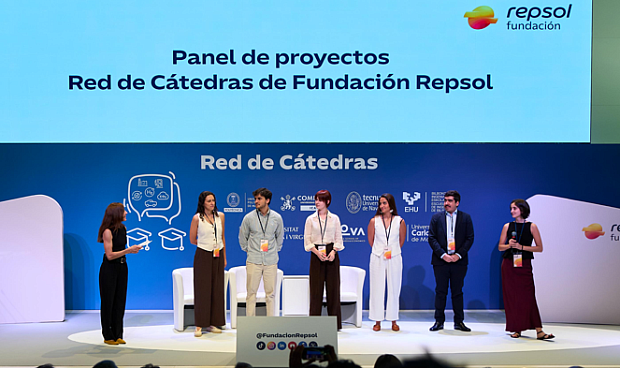 El evento ha reunido a representantes del &aacute;mbito acad&eacute;mico, institucional y empresarial, junto a estudiantes universitarios, con el objetivo de abordar c&oacute;mo avanzar hacia una industria descarbonizada sin perder competitividad, productividad ni capacidad de generar empleo en un contexto global cada vez m&aacute;s exigente.