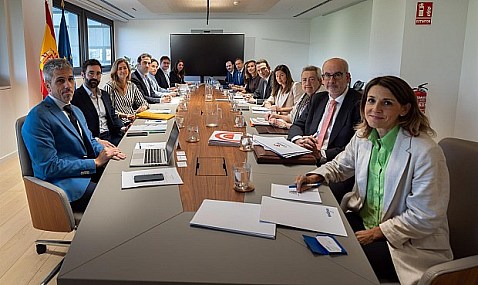 Cuerpo y Aagesen se reúnen con sector gasista y petrolero para evaluar la guerra de Irán y el plan anticrisis