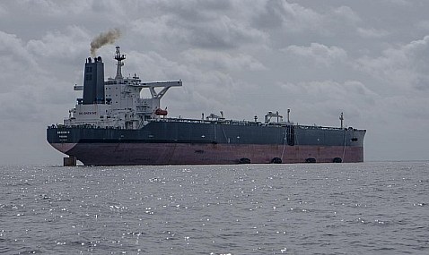 La UE mantiene el tope al petróleo ruso en 44,10 dólares hasta el próximo 23 de julio