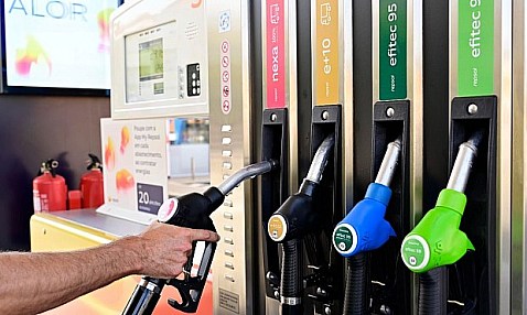 Repsol duplica el ahorro de sus clientes los fines de semana de verano, con descuentos de hasta 45 céntimos por litro
