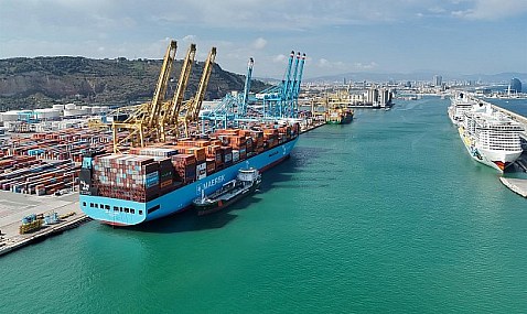 Repsol y Maersk realizan el primer suministro de bioetanol a un barco en el Puerto de Barcelona