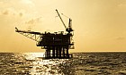 El barril de petr&oacute;leo Brent corrige un 4% desde m&aacute;ximos tras confirmar Ir&aacute;n que mantiene contactos con EEUU