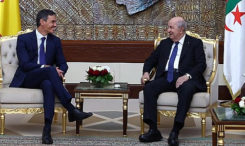 Sánchez y Tebune cierran una cumbre para octubre y el incremento del suministro de gas argelino a España