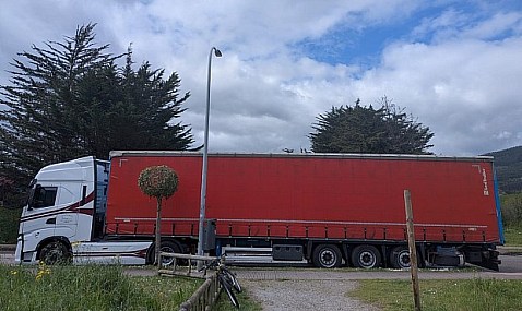 Los transportistas rechazan la prohibici&oacute;n de fumar en veh&iacute;culos de trabajo por "desproporcionada"