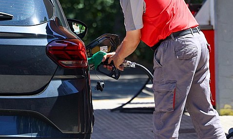 El Parlamento de Canarias avala que se prorroguen las medidas fiscales de los carburantes