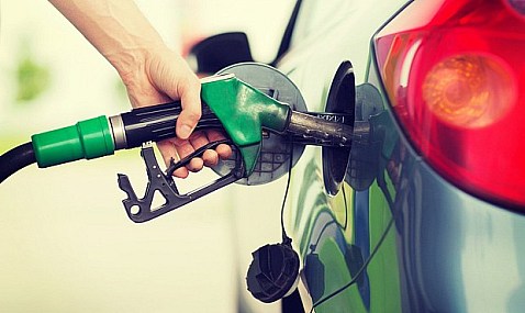 El alivio fiscal a los carburantes por la guerra en Irán se recorta desde este sábado a 10 céntimos por litro