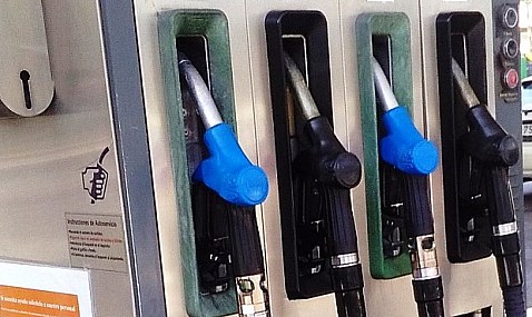 El consumo de combustibles de automoci&oacute;n crece un 6,9% en junio