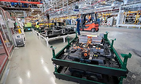La producci&oacute;n industrial acelera su avance en junio al 3,8% y suma cuatro meses de alzas