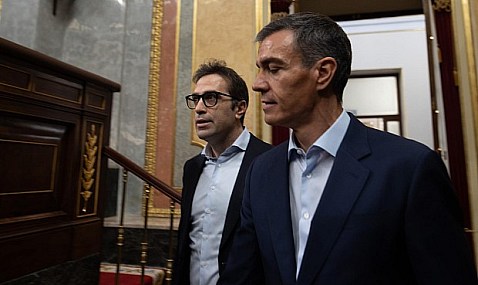 España pide a la UE una discusión sobre el impuesto al beneficio de petroleras por la guerra de Irán
