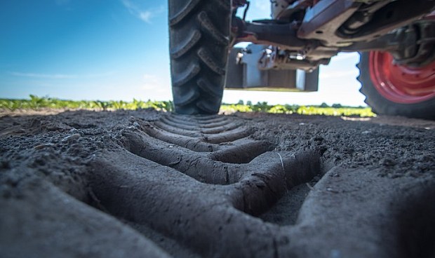 La organizaci&oacute;n agraria se&ntilde;ala que numerosos agricultores y ganaderos, contin&uacute;an haciendo frente al incremento de costes del gas&oacute;leo y los fertilizantes, sin percibir la ayuda aprobada para paliar la situaci&oacute;n.