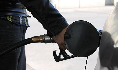 Los gasolineros defienden que están aplicando los nuevos tipos del IHE para los combustibles
