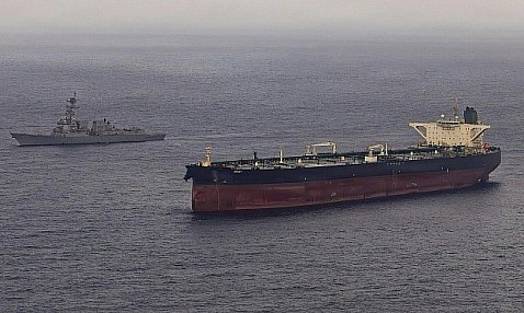 El secretario de Energía de EEUU dice que este lunes cruzaron 17 millones de barriles de petróleo por Ormuz