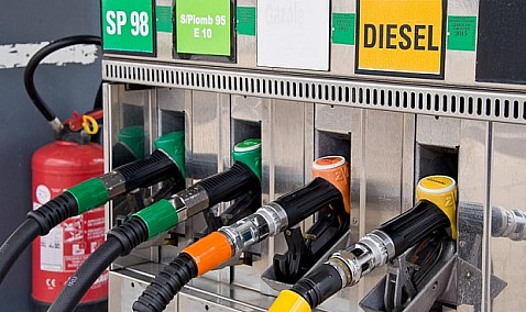 El precio del petróleo prosigue su escalada: sube más de un 1,6%, hasta los 107,4 dólares por barril