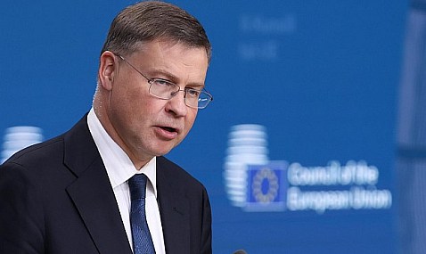 Bruselas descarta por ahora un impuesto europeo sobre los beneficios extra de las energéticas