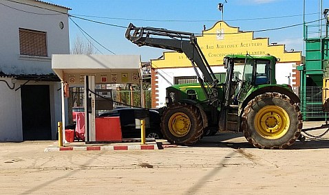 El campo pide medidas "contundentes" para compensar el alza del gasóleo y amenaza con movilizaciones