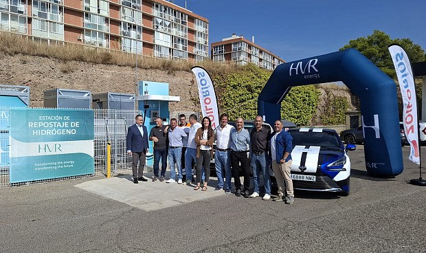 La instalaci&oacute;n, ubicada en la estaci&oacute;n de servicio ZOILO R&Iacute;OS VALDESPARTERA, se suma a los primeros puntos de la red de HVR Energy y forma parte del proyecto INICIA para acelerar el despliegue de infraestructura de repostaje de hidr&oacute;geno en Espa&ntilde;a.  