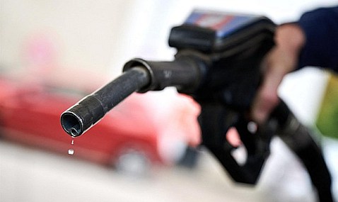Francia propone liberar reservas de diésel y petróleo de la UE y la AIE ante las presiones de Trump